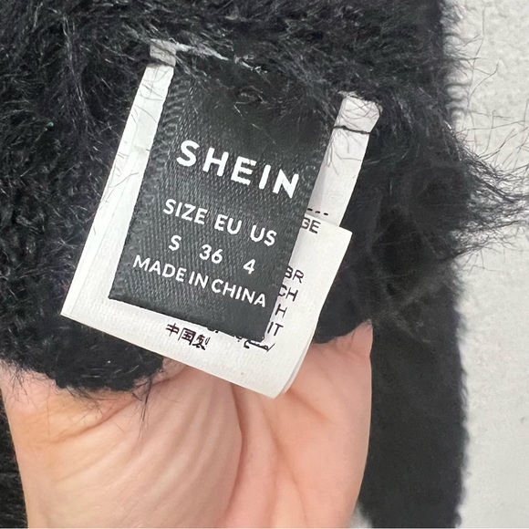 Black fuzzy cropped sweater - Picture 3 of 4